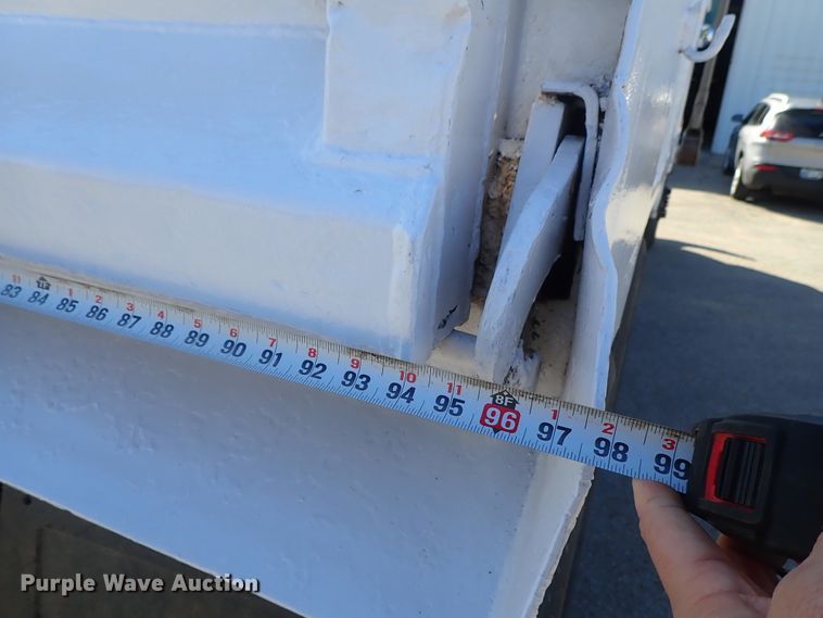 image for item DC3295 1992 Ford L8000 dump truck