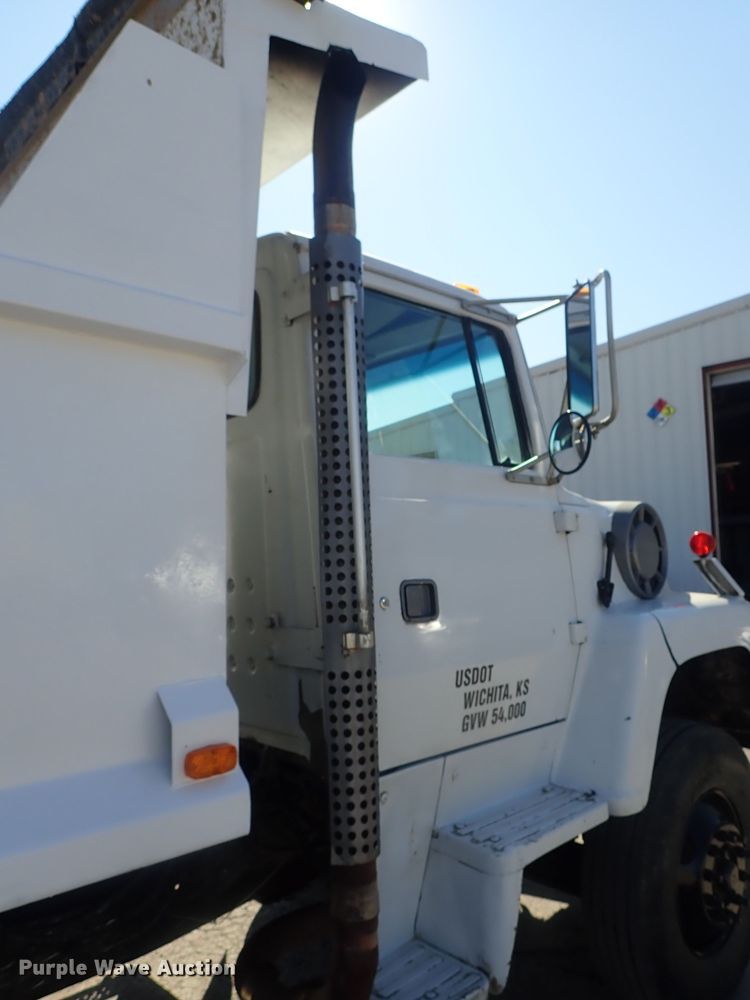 image for item DC3295 1992 Ford L8000 dump truck
