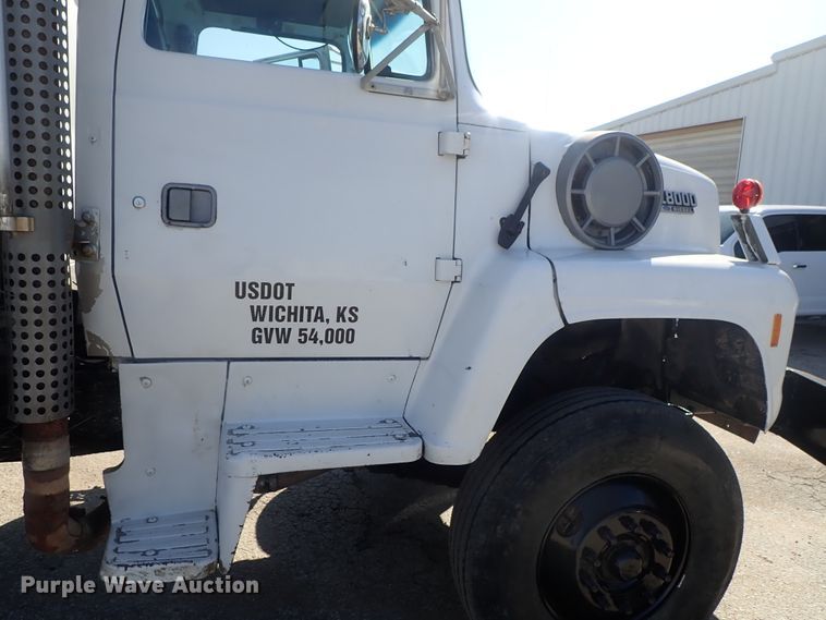 image for item DC3295 1992 Ford L8000 dump truck