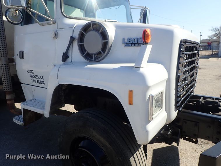 image for item DC3295 1992 Ford L8000 dump truck