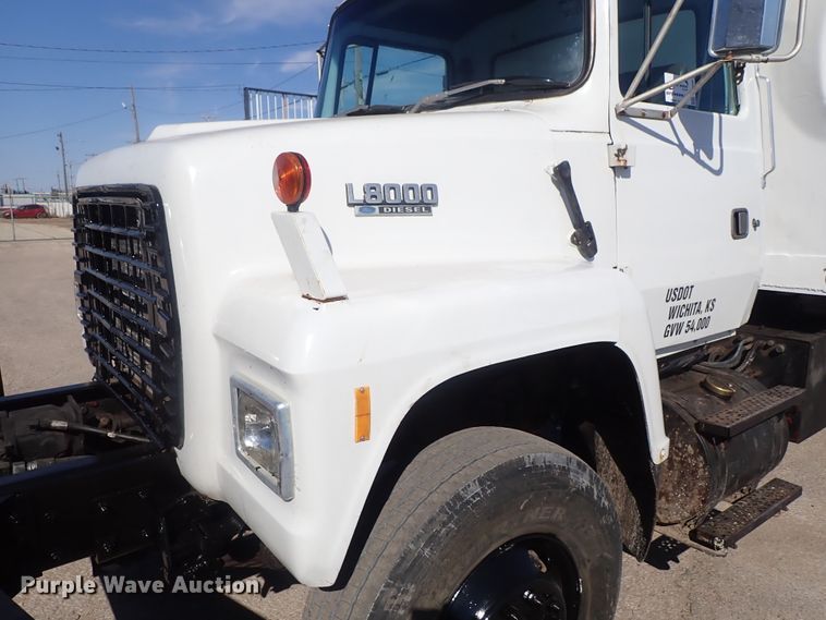 image for item DC3295 1992 Ford L8000 dump truck