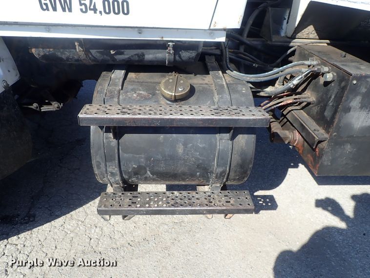 image for item DC3295 1992 Ford L8000 dump truck