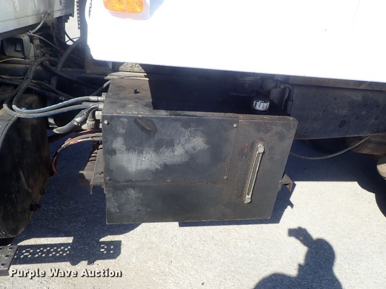 image for item DC3295 1992 Ford L8000 dump truck