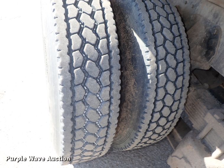 image for item DC3295 1992 Ford L8000 dump truck