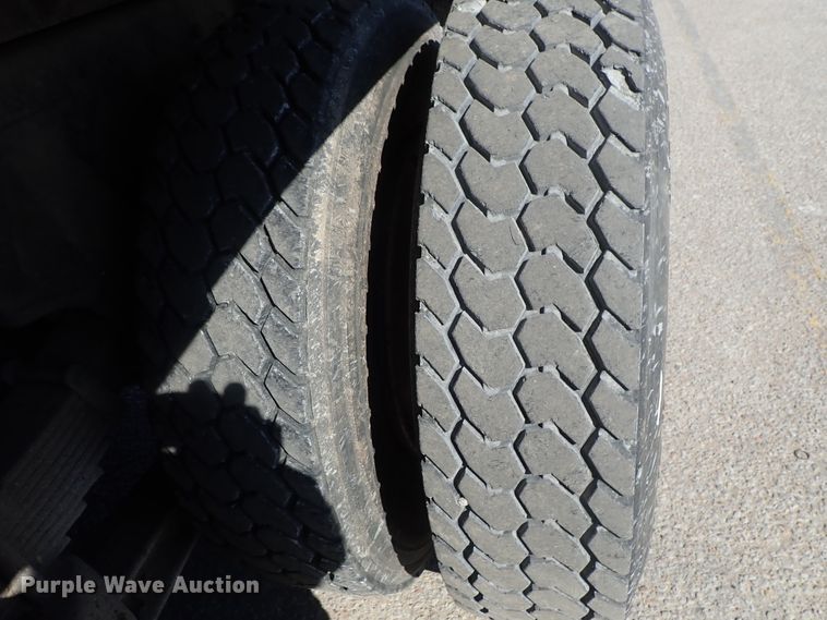 image for item DC3295 1992 Ford L8000 dump truck