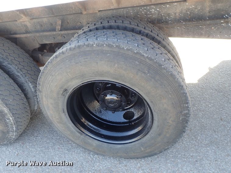 image for item DC3295 1992 Ford L8000 dump truck