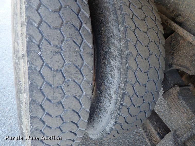 image for item DC3295 1992 Ford L8000 dump truck