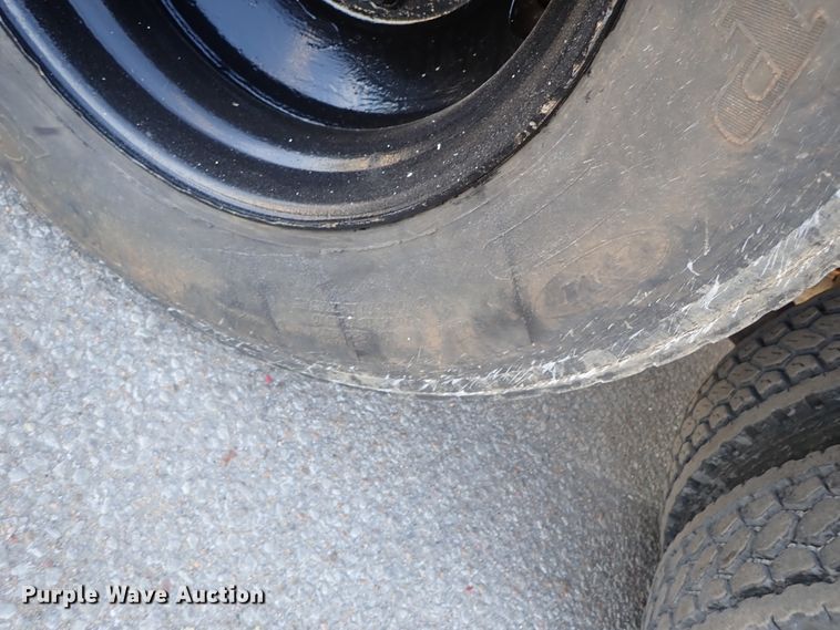 image for item DC3295 1992 Ford L8000 dump truck