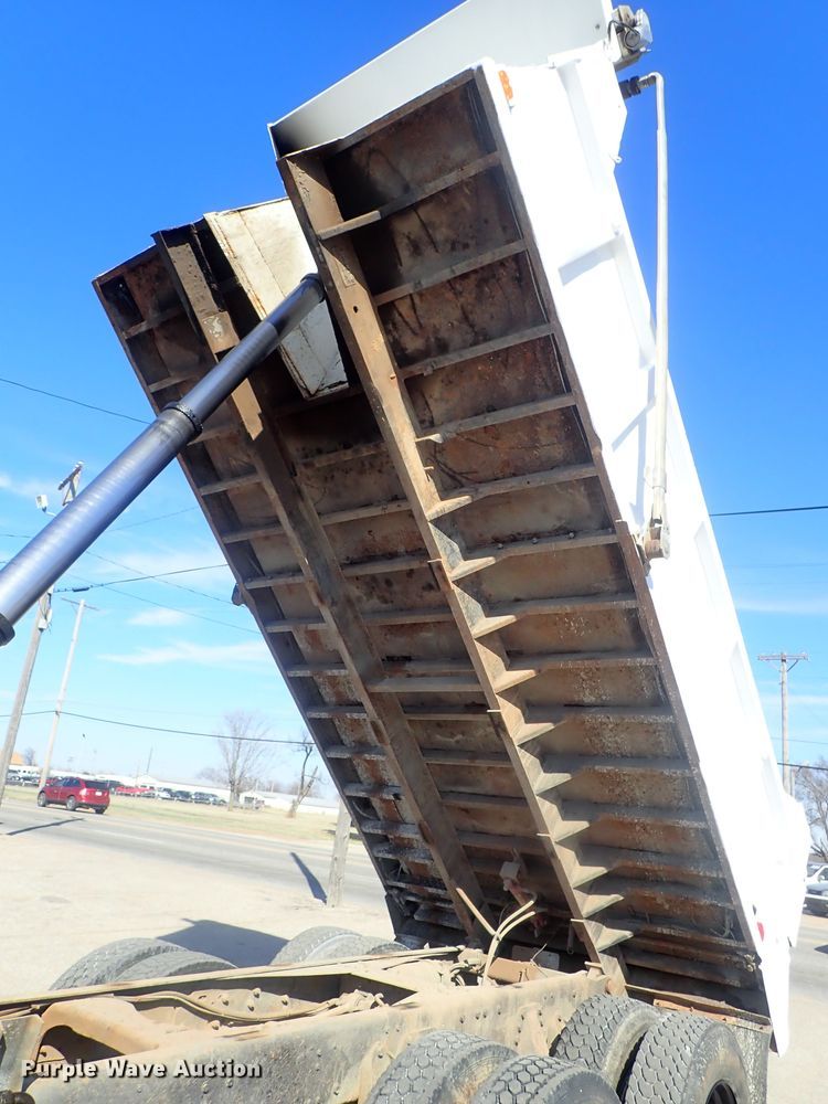 image for item DC3295 1992 Ford L8000 dump truck