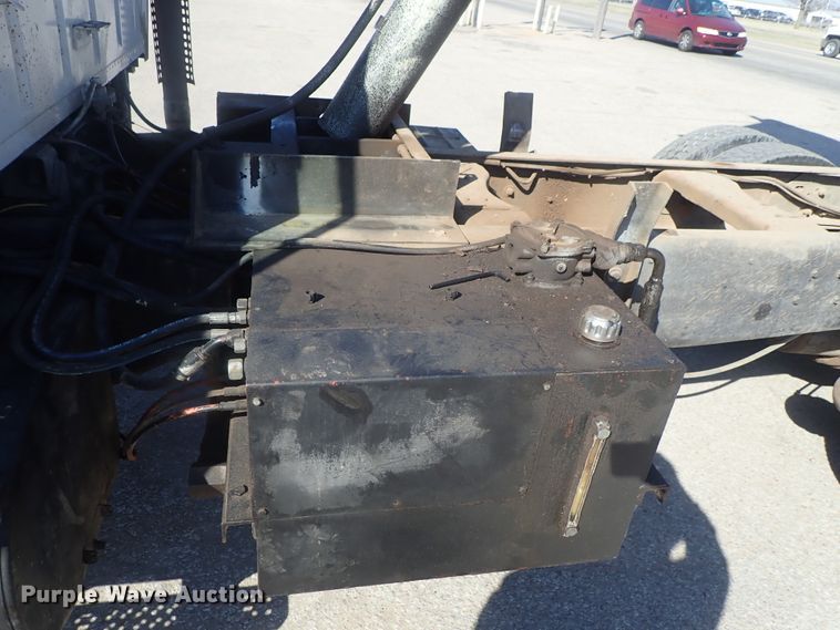 image for item DC3295 1992 Ford L8000 dump truck