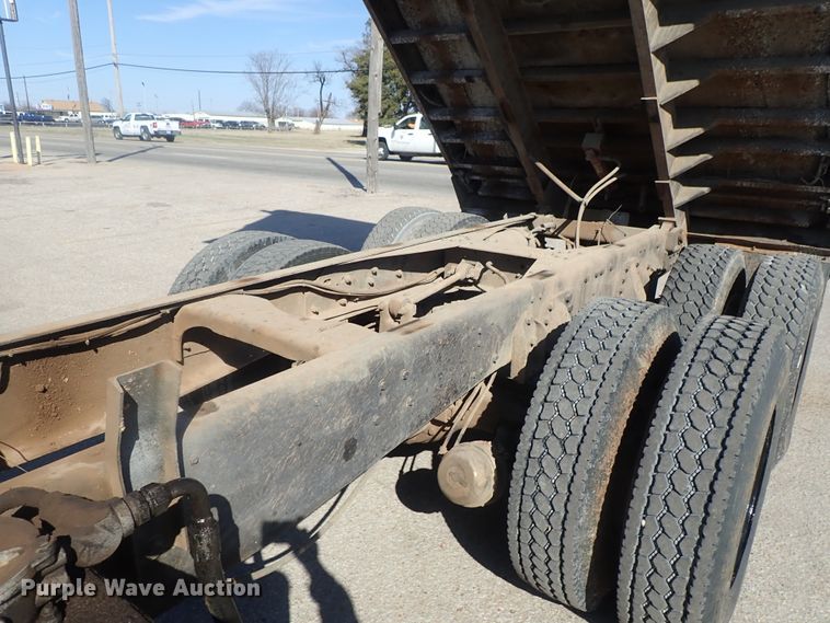 image for item DC3295 1992 Ford L8000 dump truck