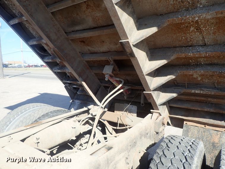 image for item DC3295 1992 Ford L8000 dump truck
