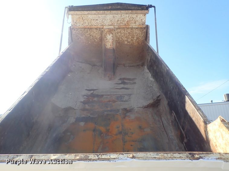 image for item DC3295 1992 Ford L8000 dump truck