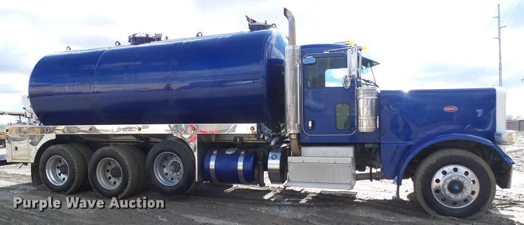 image for item DD1758 2013 Peterbilt 389 vacuum truck