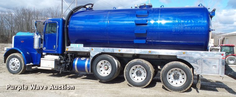 image for item DD1758 2013 Peterbilt 389 vacuum truck