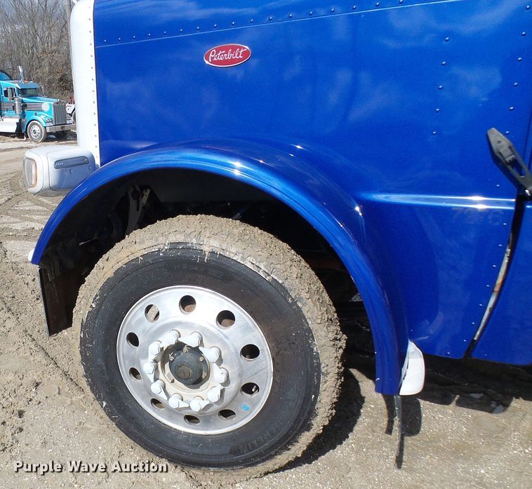 image for item DD1758 2013 Peterbilt 389 vacuum truck