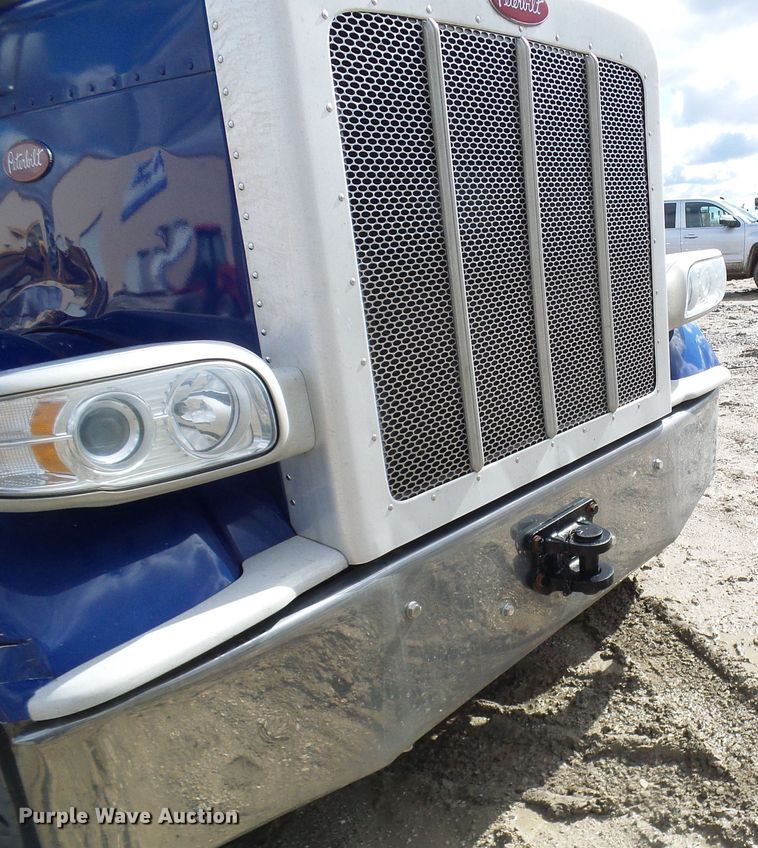 image for item DD1758 2013 Peterbilt 389 vacuum truck