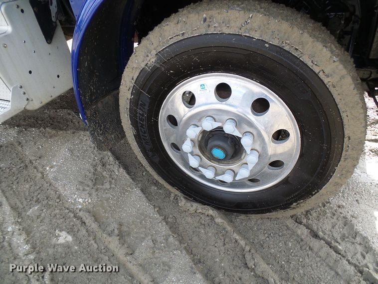 image for item DD1758 2013 Peterbilt 389 vacuum truck