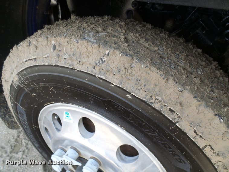 image for item DD1758 2013 Peterbilt 389 vacuum truck