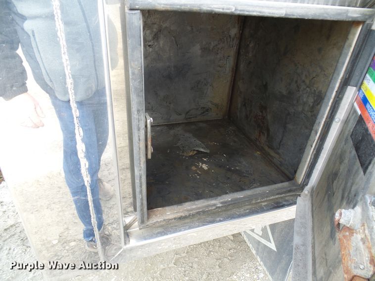 image for item DD1758 2013 Peterbilt 389 vacuum truck