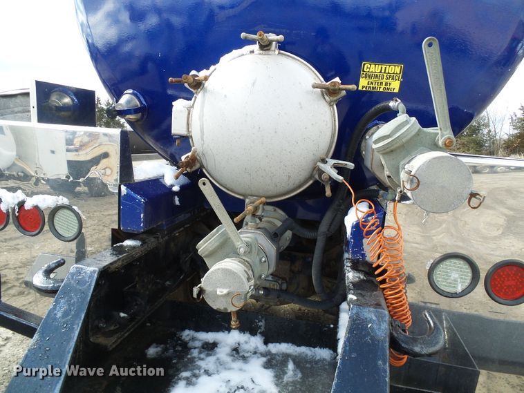 image for item DD1758 2013 Peterbilt 389 vacuum truck