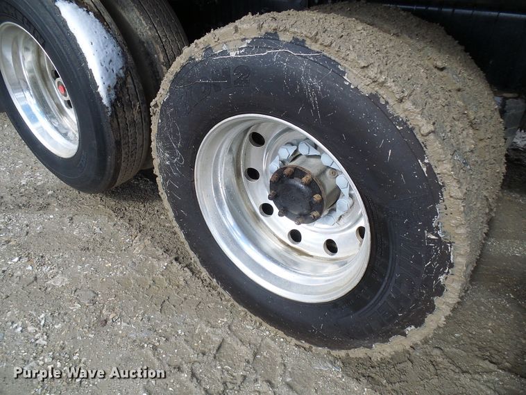 image for item DD1758 2013 Peterbilt 389 vacuum truck