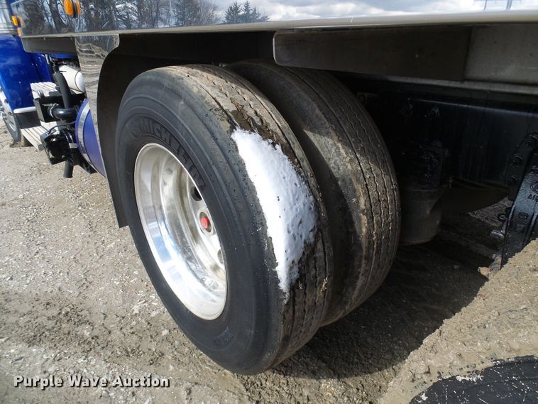 image for item DD1758 2013 Peterbilt 389 vacuum truck