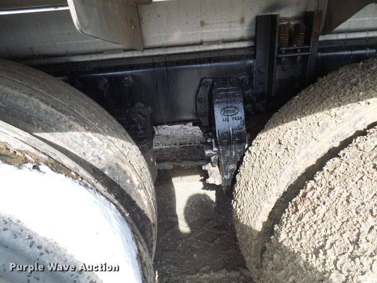 image for item DD1758 2013 Peterbilt 389 vacuum truck