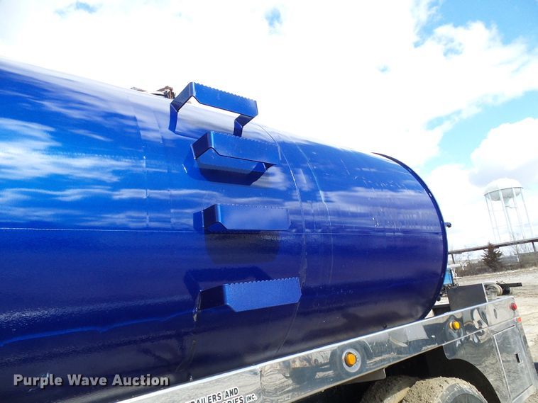 image for item DD1758 2013 Peterbilt 389 vacuum truck