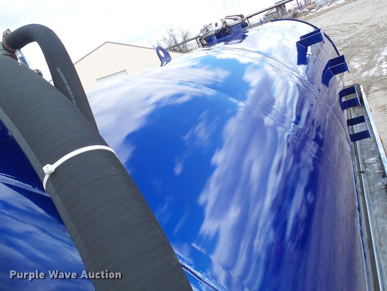 image for item DD1758 2013 Peterbilt 389 vacuum truck