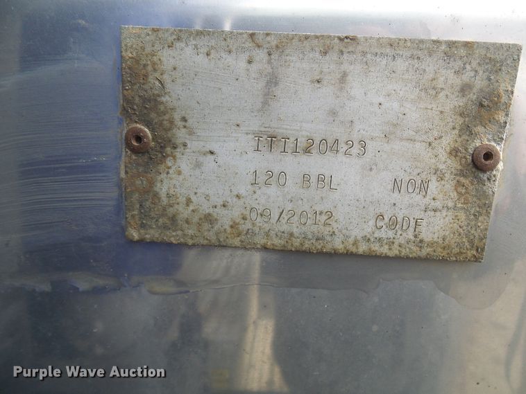 image for item DD1758 2013 Peterbilt 389 vacuum truck