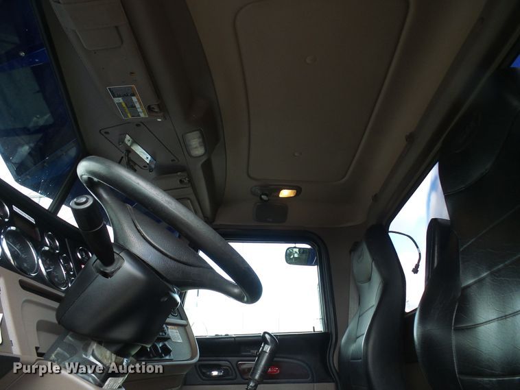 image for item DD1758 2013 Peterbilt 389 vacuum truck