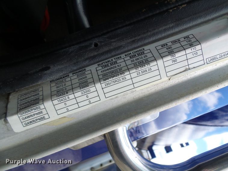 image for item DD1758 2013 Peterbilt 389 vacuum truck