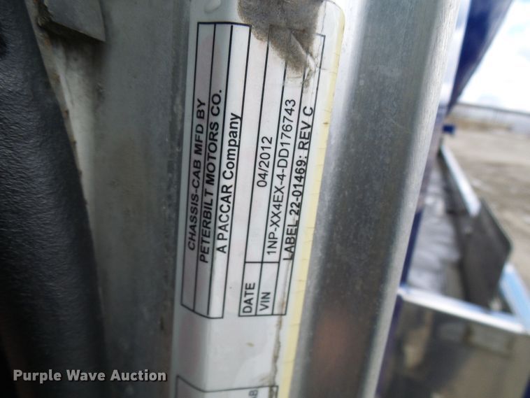 image for item DD1758 2013 Peterbilt 389 vacuum truck