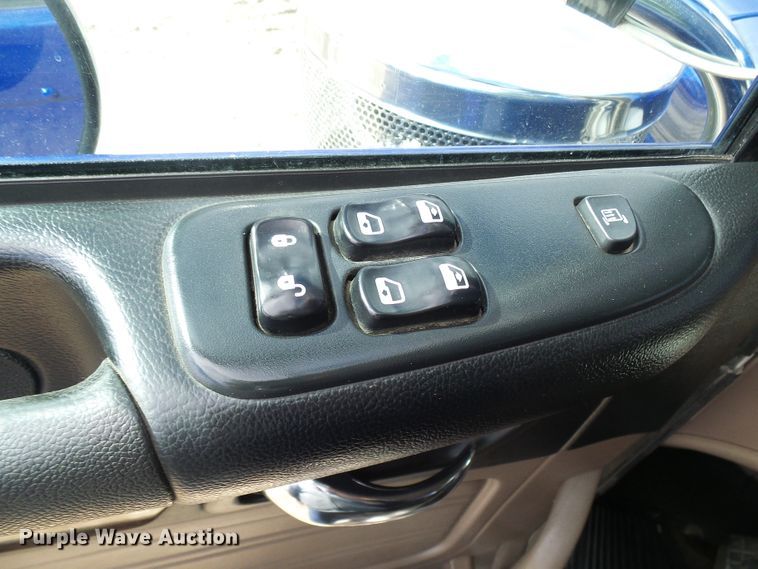 image for item DD1758 2013 Peterbilt 389 vacuum truck