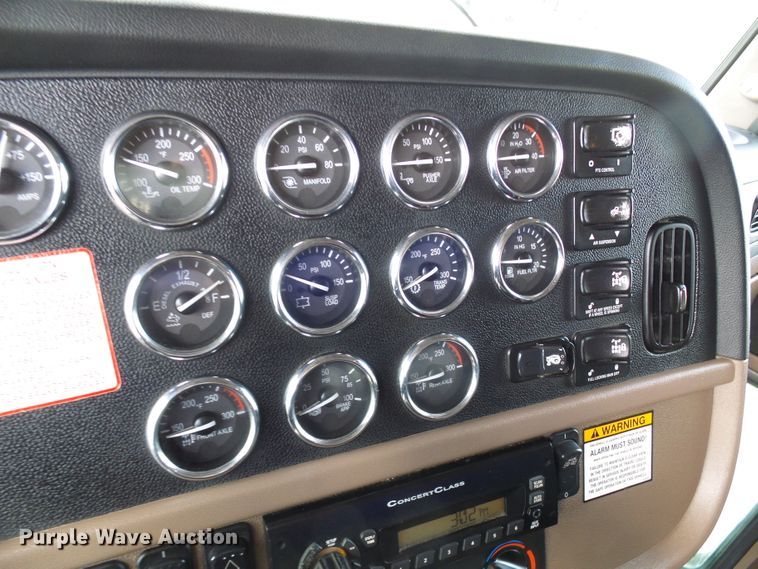 image for item DD1758 2013 Peterbilt 389 vacuum truck