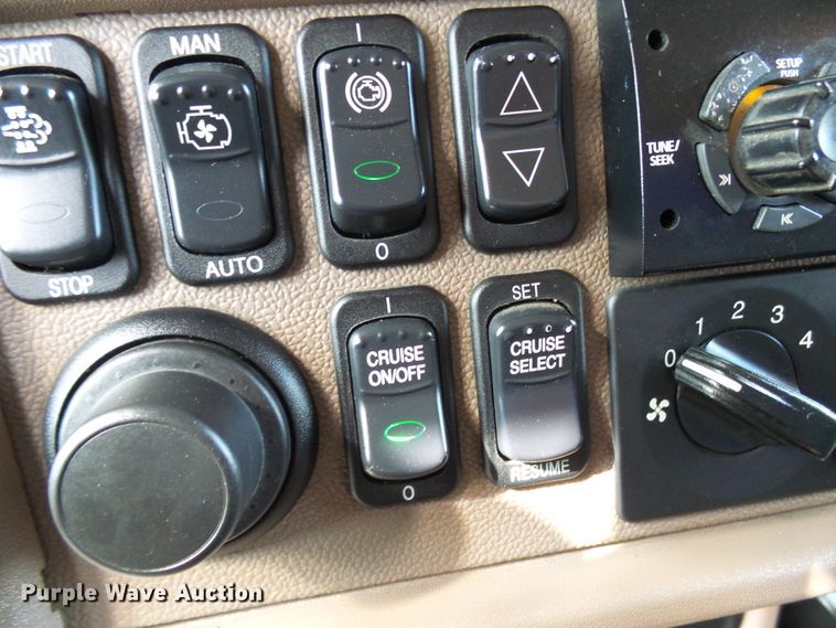 image for item DD1758 2013 Peterbilt 389 vacuum truck