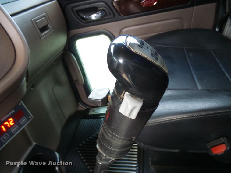 image for item DD1758 2013 Peterbilt 389 vacuum truck