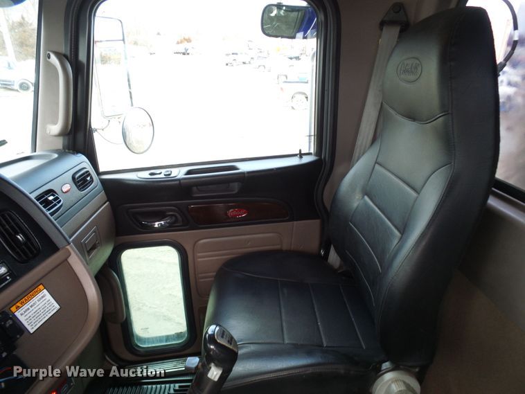 image for item DD1758 2013 Peterbilt 389 vacuum truck