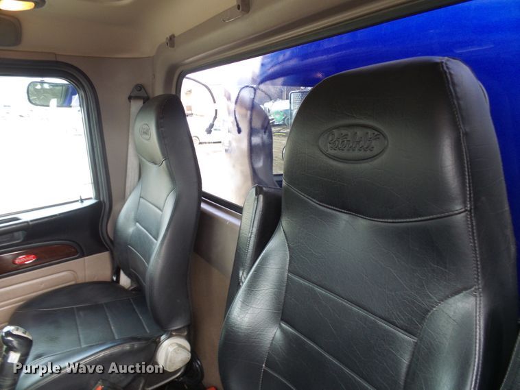 image for item DD1758 2013 Peterbilt 389 vacuum truck