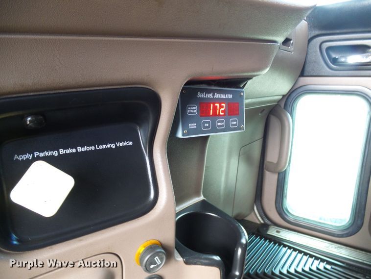 image for item DD1758 2013 Peterbilt 389 vacuum truck