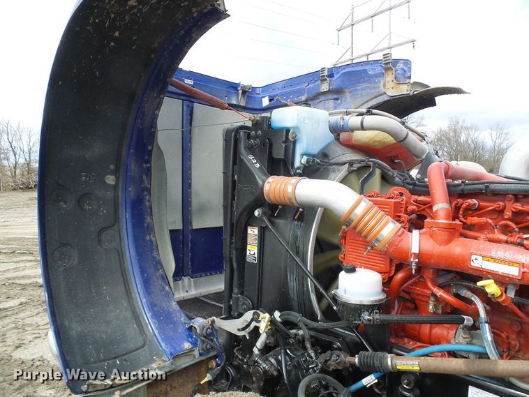 image for item DD1758 2013 Peterbilt 389 vacuum truck