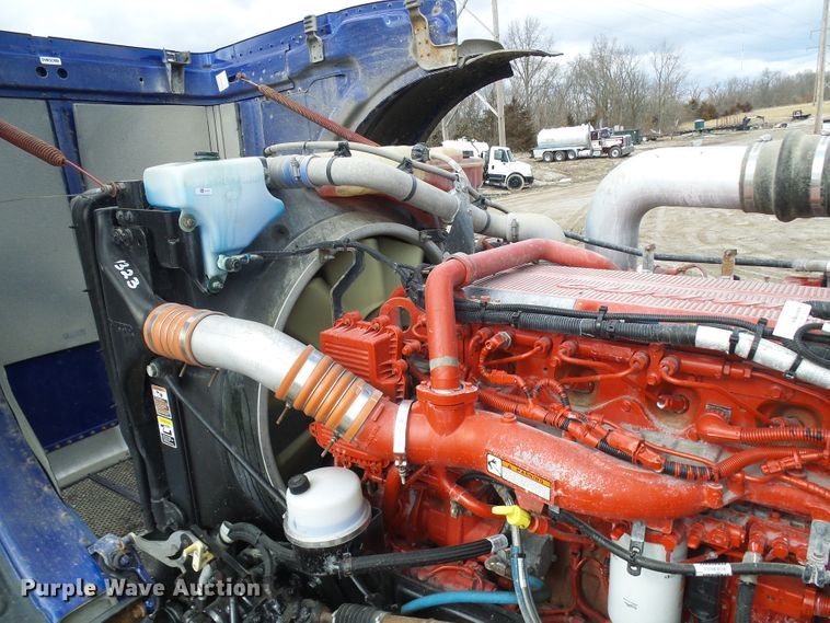 image for item DD1758 2013 Peterbilt 389 vacuum truck