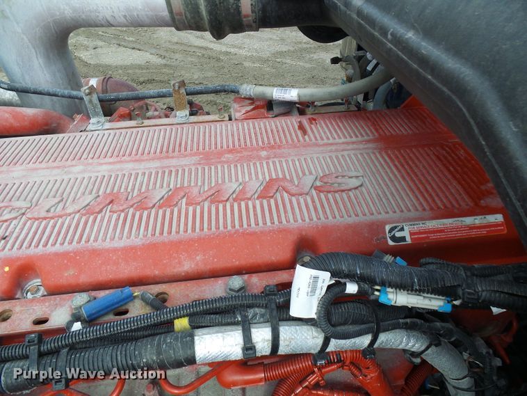 image for item DD1758 2013 Peterbilt 389 vacuum truck