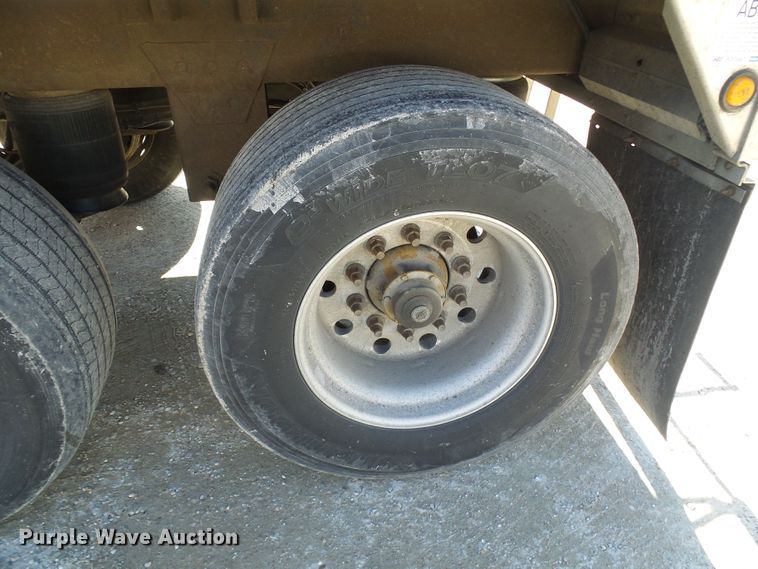 image for item DD1768 2003 Wilson double hopper bottom grain trailer