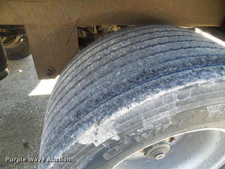 image for item DD1768 2003 Wilson double hopper bottom grain trailer