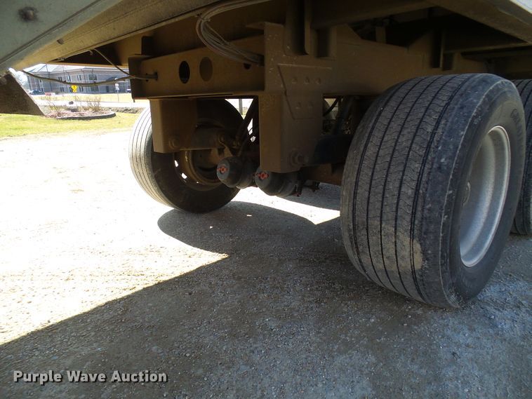 image for item DD1768 2003 Wilson double hopper bottom grain trailer