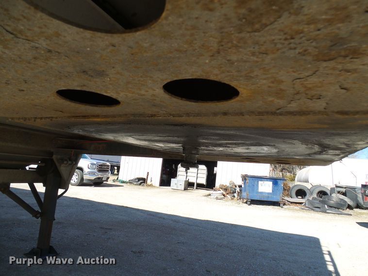 image for item DD1768 2003 Wilson double hopper bottom grain trailer