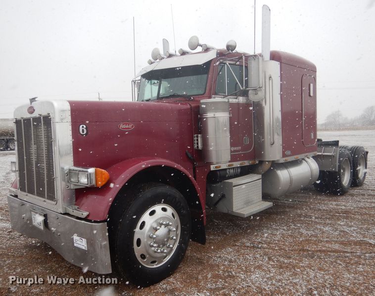 image for item DG5928 2001 Peterbilt 379 semi truck