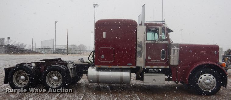 image for item DG5928 2001 Peterbilt 379 semi truck